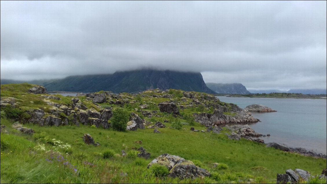 Les Lofoten perdues dans les nuages