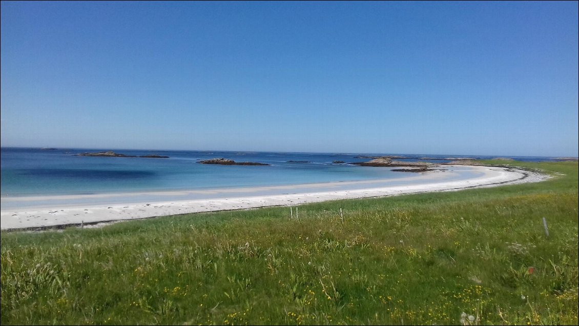 Superbe plage de sable blanc à Bleik