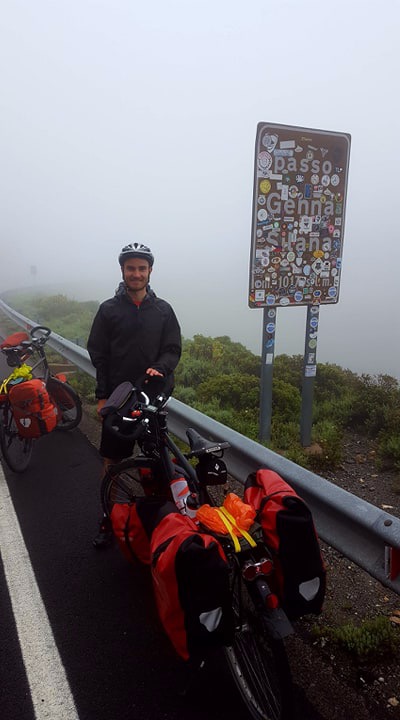 Passage du sommet du col de Genna Silana (1017 m) … dans les nuages et sous 11,5°C !