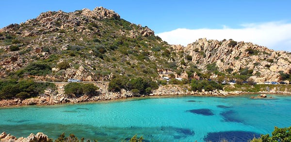 On se croirait dans un rêve … La couleur des eaux de l’archipel de la Maddalena n’a pas fini de nous séduire. Sans aucun doute l’endroit le plus beau de Sardaigne à nos yeux !