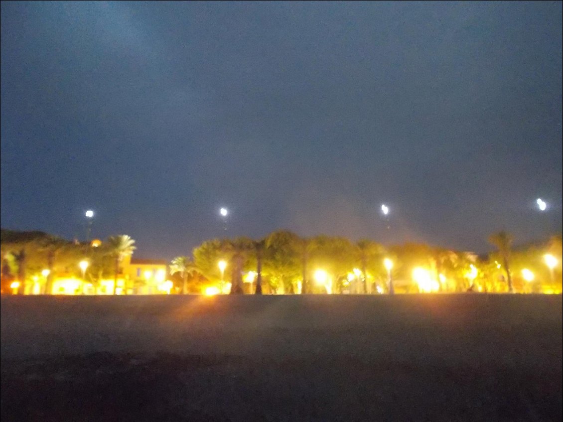 Orage sur Banyuls au petit matin.