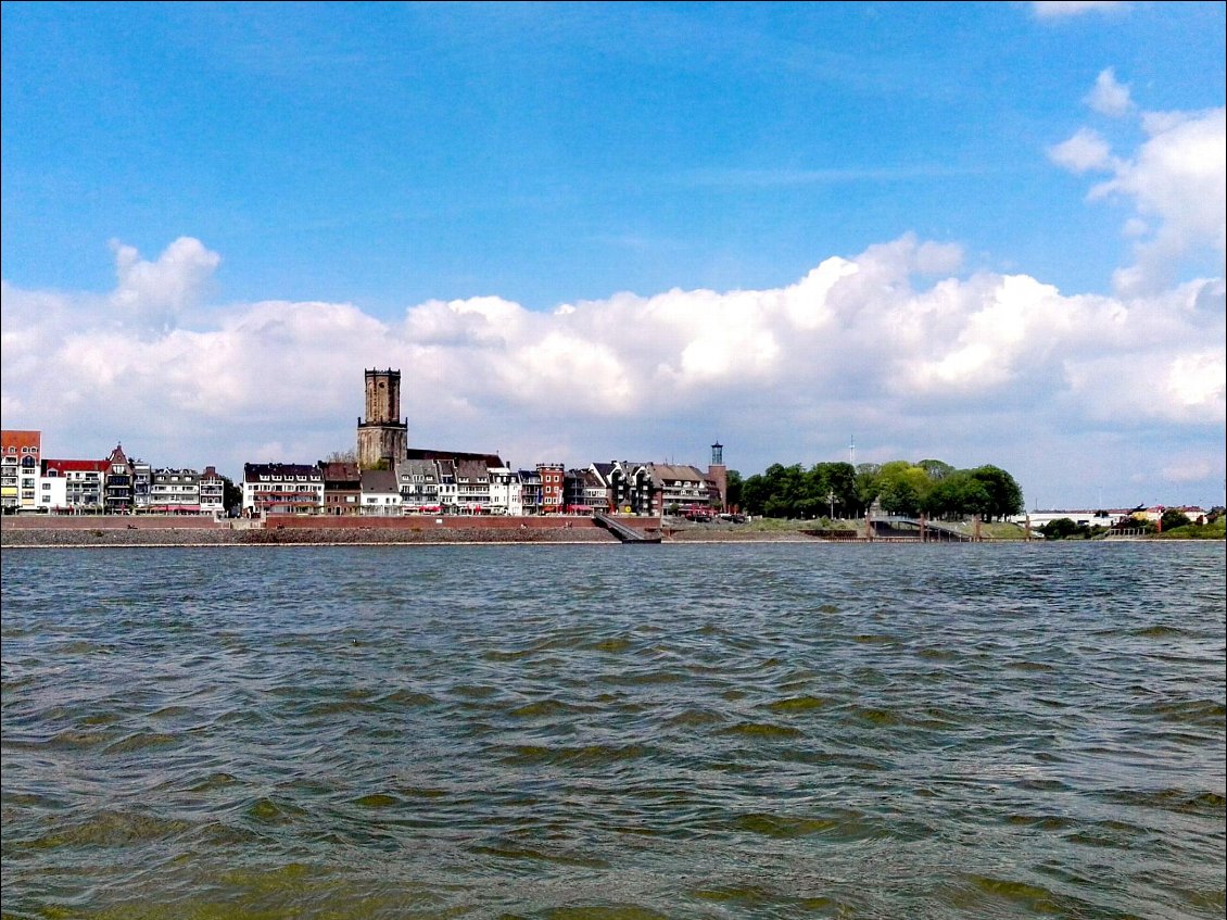 Emmercih am rhein (DE). Dernière commune allemande située sur la rive droite du Rhin avant la frontière avec les Pays-Bas.