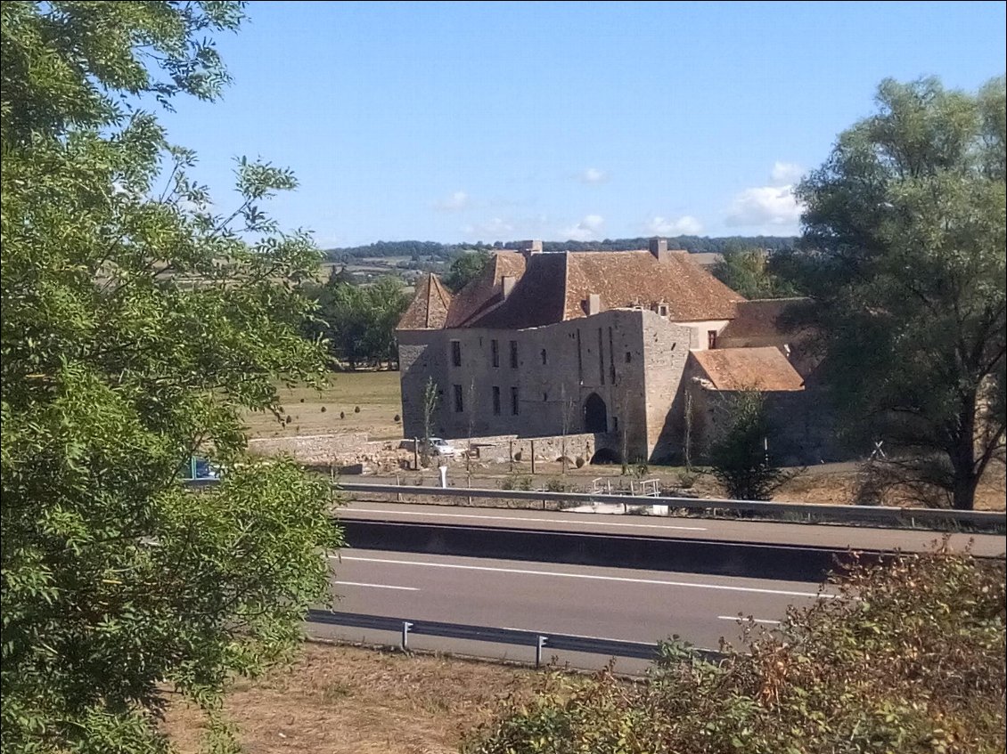 Château de... Au bord de l'A6