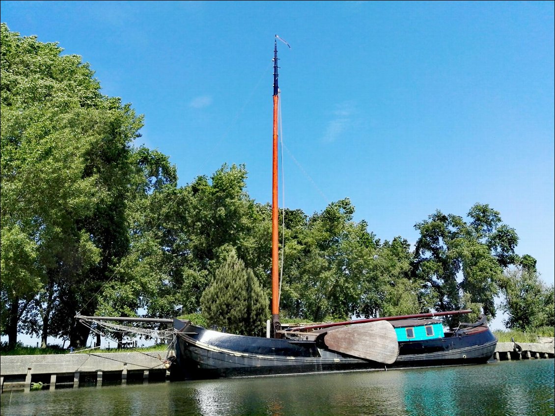 Strijensas (NL). Skûtsje, péniche à voile hollandaise