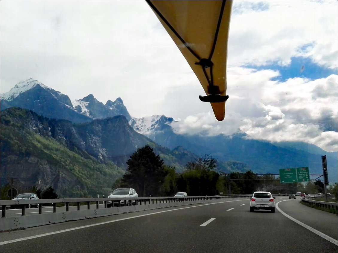 On arrive sur place et la neige couvre les sommets...