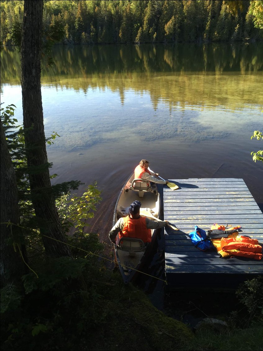 Vendredi 13 sept . Canot sur le lac creux