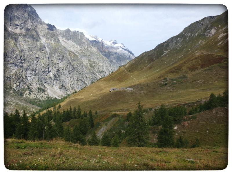 Au loin, le sentier