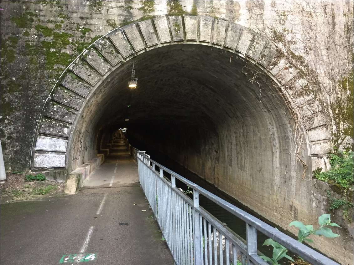 L’ev6 sous la citadelle de besac