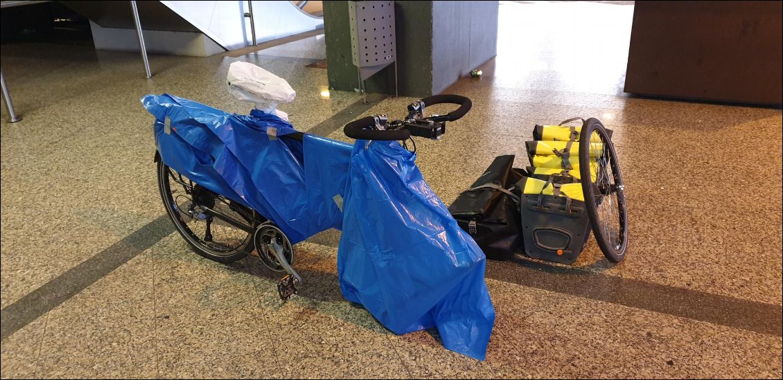 En attente d'embarquer le vélo dans le bus