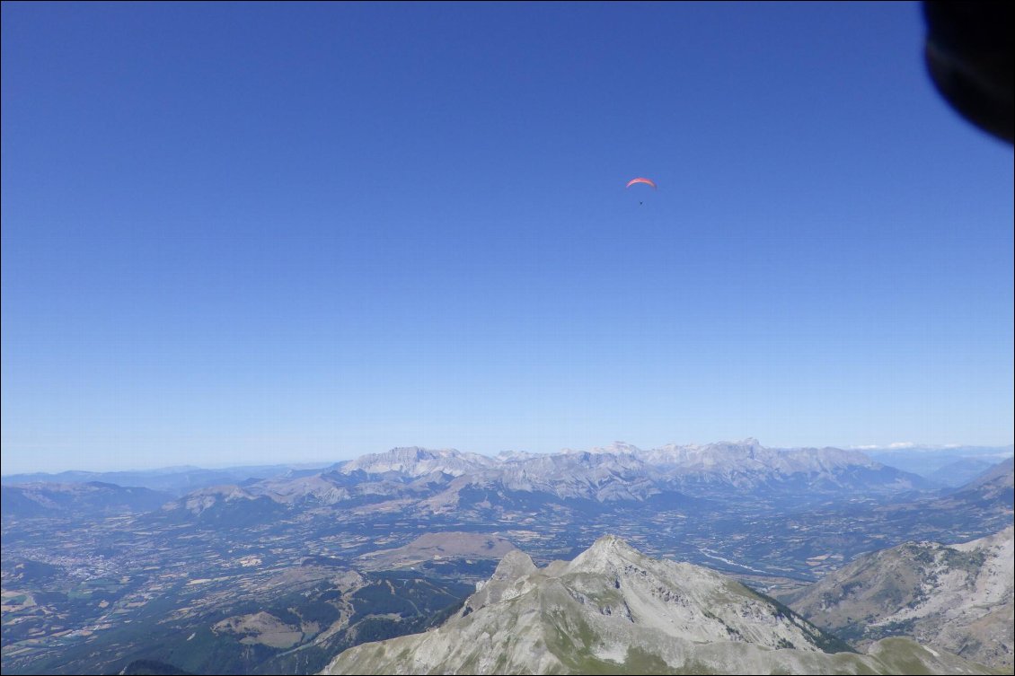 WG-6 en parapente, le doigt ... ;-)