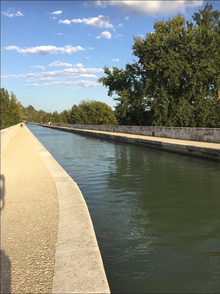 Agen le plus long pont canal ?