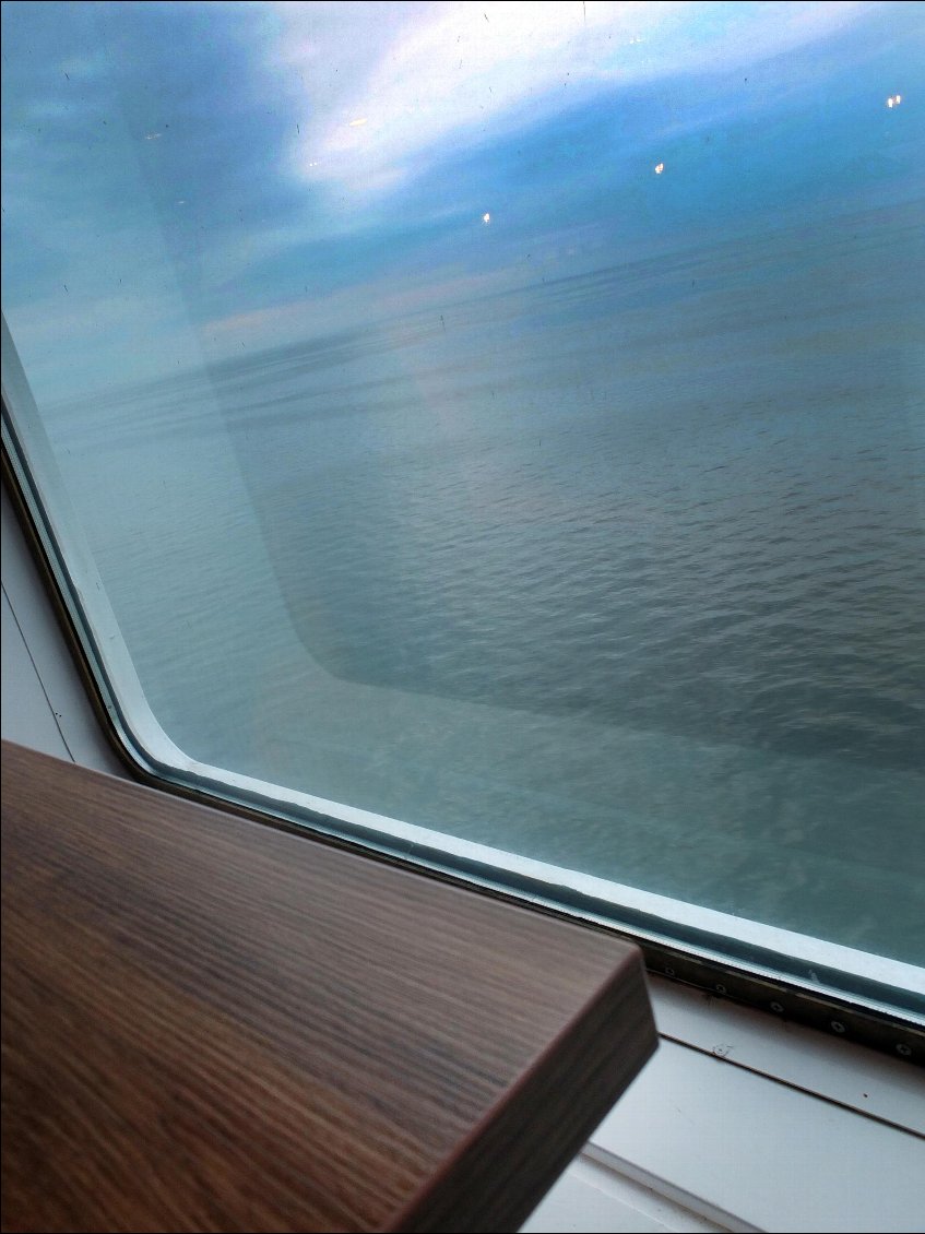 L'ennui du ferry c'est toujours l'opportunité de tenter des cadrages incertains.