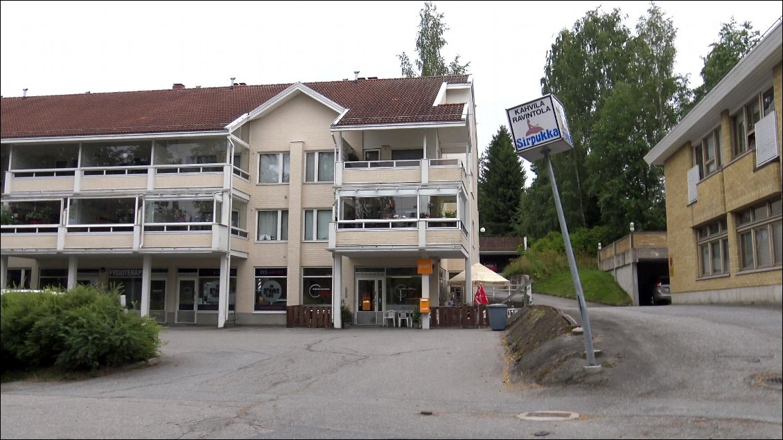 La Finlande c'est 5,5 millions de personnes sur un territoire équivalent à la France, c'est souvent l'impression de villages fantômes.