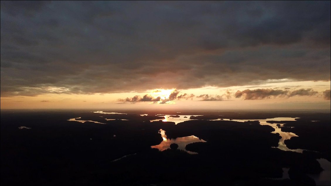 Demain nous atteindrons les grandes eaux du Saimaa et peut-être que nous pourrons y noyer les doutes de notre comportement.