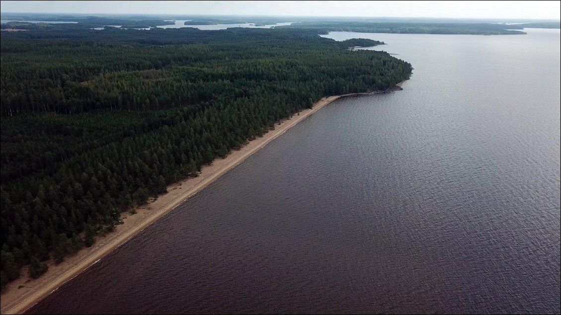 La plage est immense mais ce qui prime, c'est que notre satisfaction d'avancer ensemble prends une tournure très appréciable puis l'on ne s'attendait pas à cette cohésion instinctive.