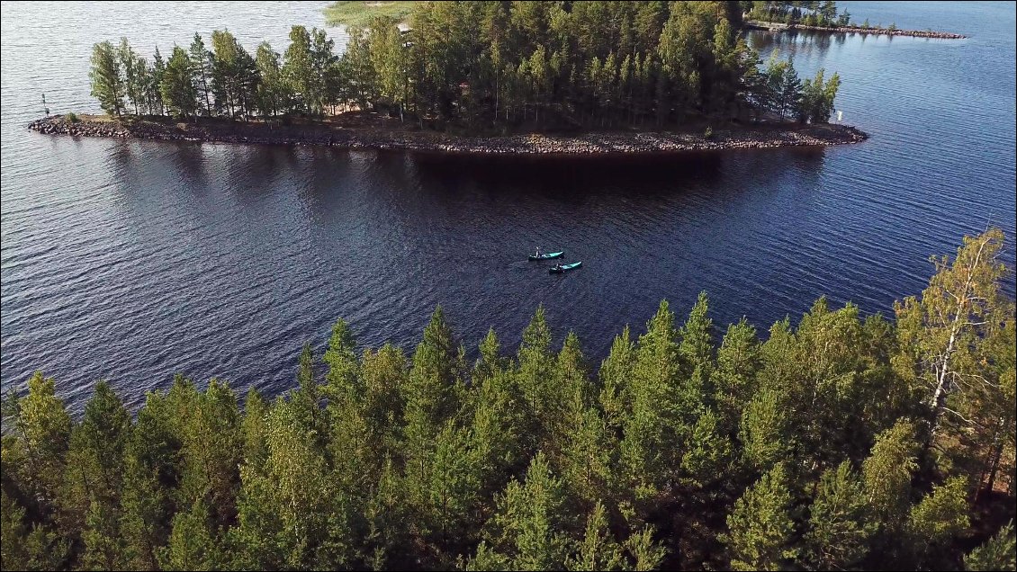 C'est encore le passage d'un lac à l’autre qui enseigne nos émotions à ne tenir compte que de notre environnement, le reste importe peu.