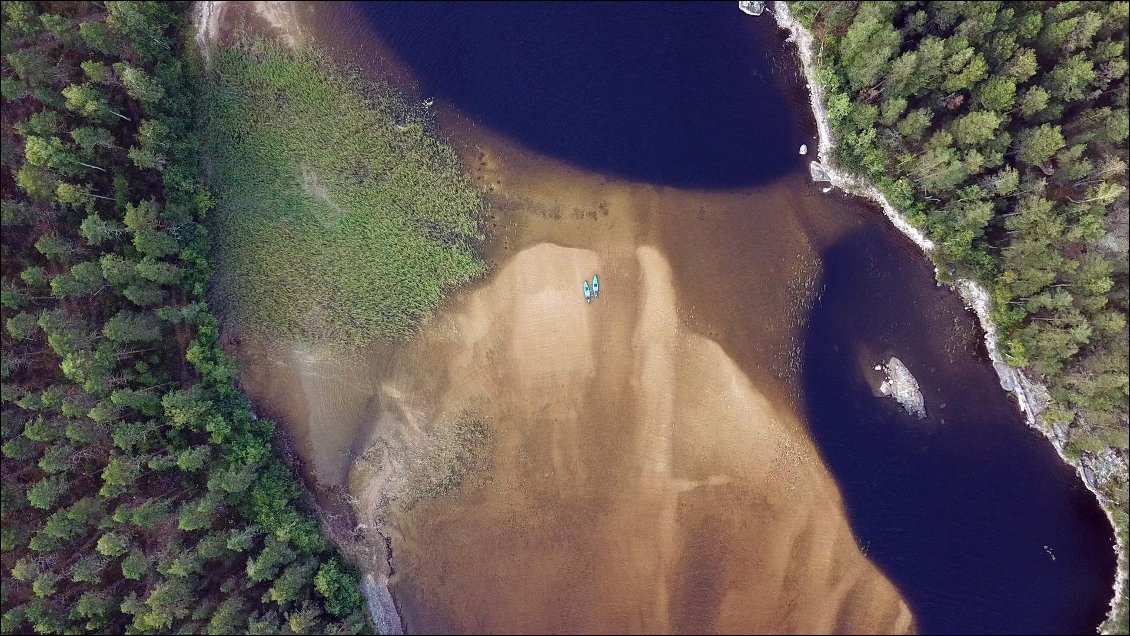 L'immensité tends toujours les êtres à se rapprocher.