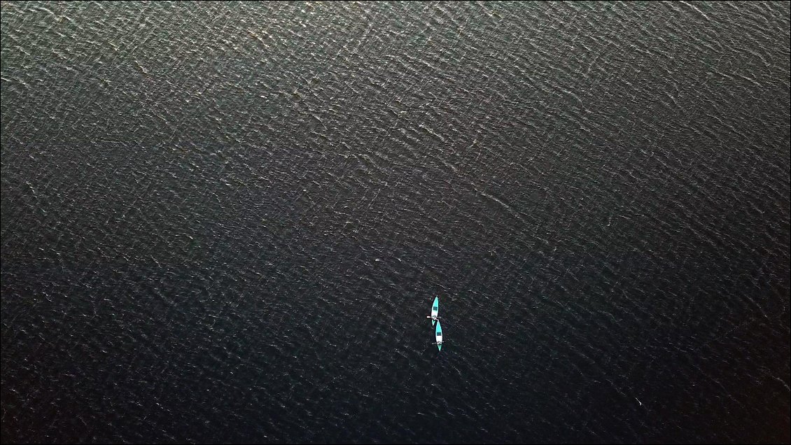 Ce voyage est pour toi une révélation : celle de vouloir continuer à voyager en canoë.
Tu as découvert le plaisir de mener ton embarcation et d'assumer la responsabilité de ton chargement.
Tu as pagayé comme personne ne s'y attendait !
Tu connais maintenant le plaisir de méditer pour naviguer au long cours et le bien-être que cela procure.
A l'heure de rédiger de carnet, nous savons déjà que voyager ensemble va devenir le lien de nos vies.