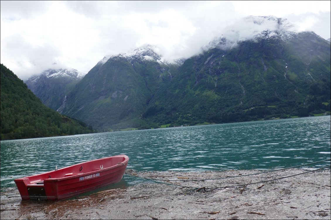 Au bord du lac Strynvatnet
