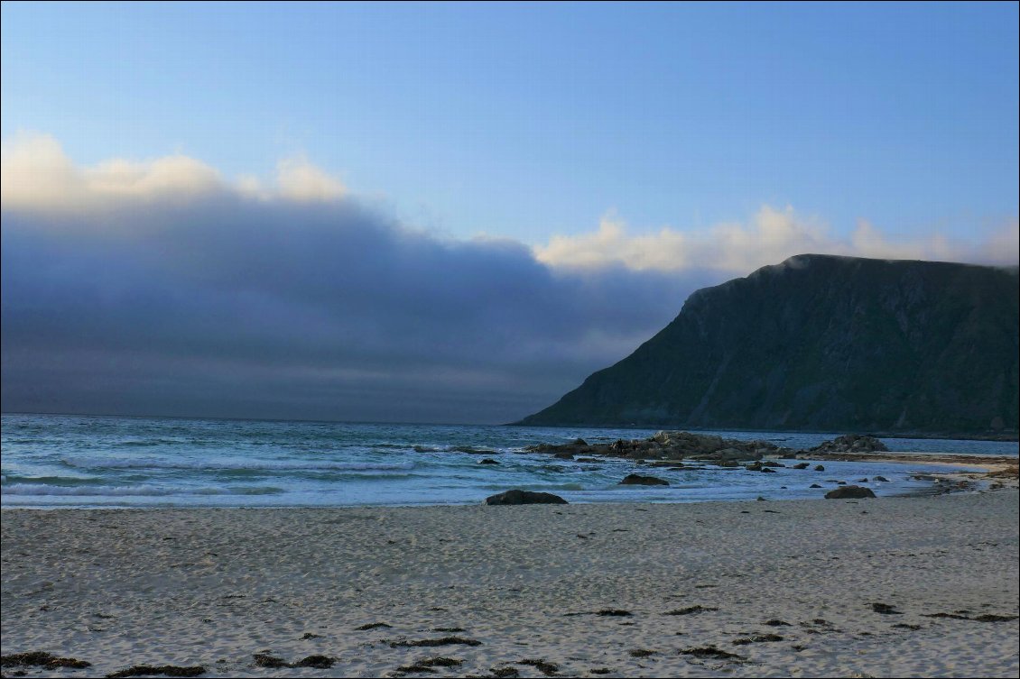 La plage de Flakstad.