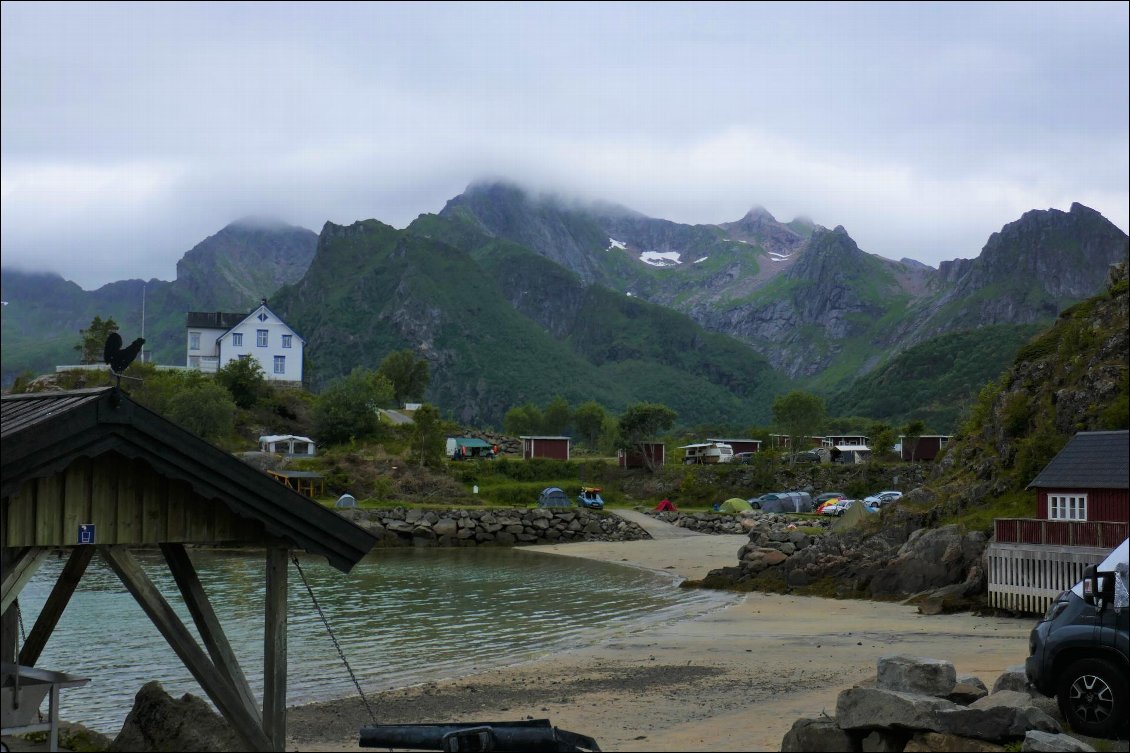 Camping Scandinavia, niché au fond d'un fjord et donc à l'abri du vent.