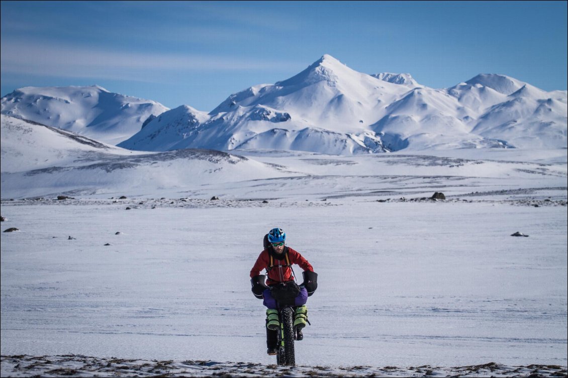 Fatbike hivernal en Islande.
Photo : Huw Oliver et Annie LE
Cf. article dans CA48