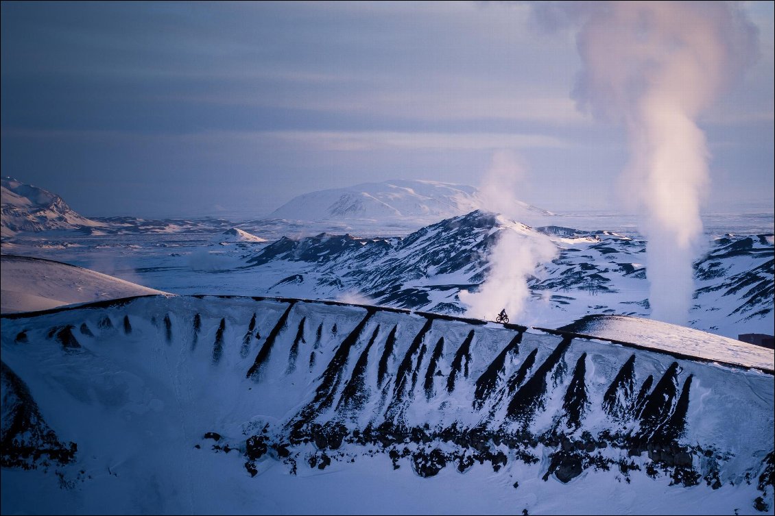 Fatbike hivernal en Islande.
Photo : Huw Oliver et Annie LE
Cf. article dans CA48