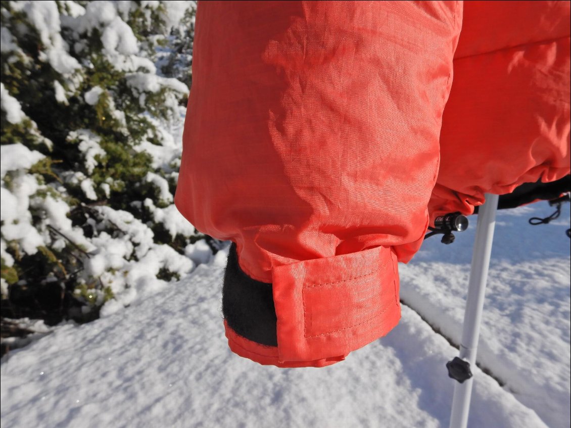 Larges velcros de réglage aux poignets