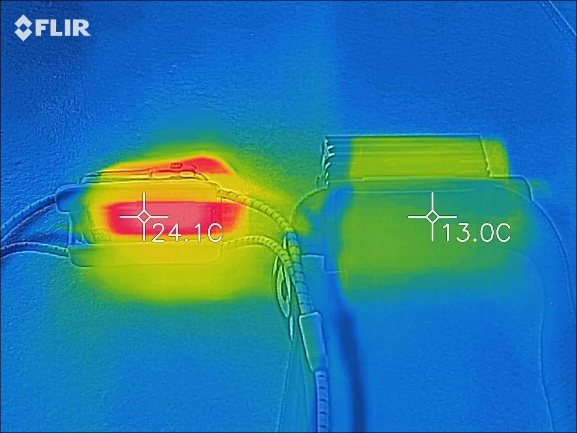 Au bout d'une heure de fonctionnement en mode 100 lumens, les températures extérieures ne sont pas les mêmes.