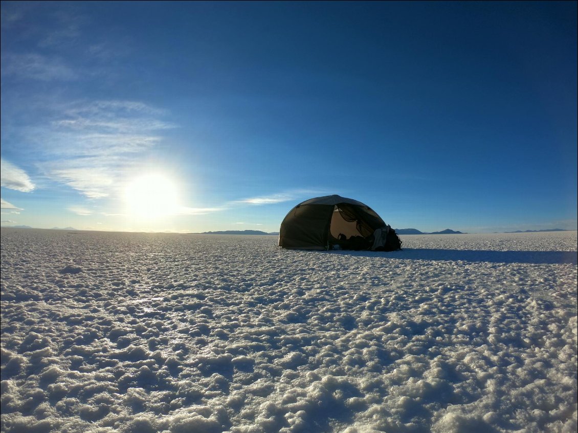 Lever de soleil sur le Salar d'Uyuni.
Les Salars en Solo
Photo : Thomas Derycke