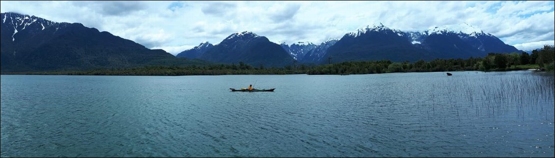 Lac Yelcho, gros spot de pêche (Carretera Austral).
Photo : Karyn Bargin