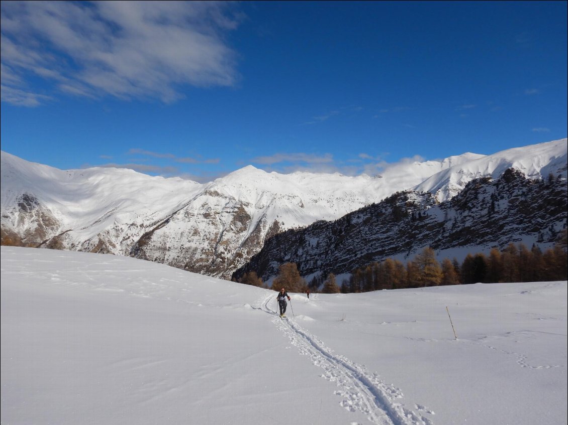 Ski de rando, encore une fois il se débrouille plutôt bien avec les contrastes