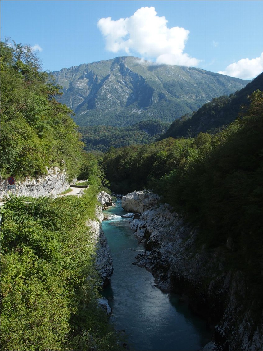 Kobarid au débouché des gorges.