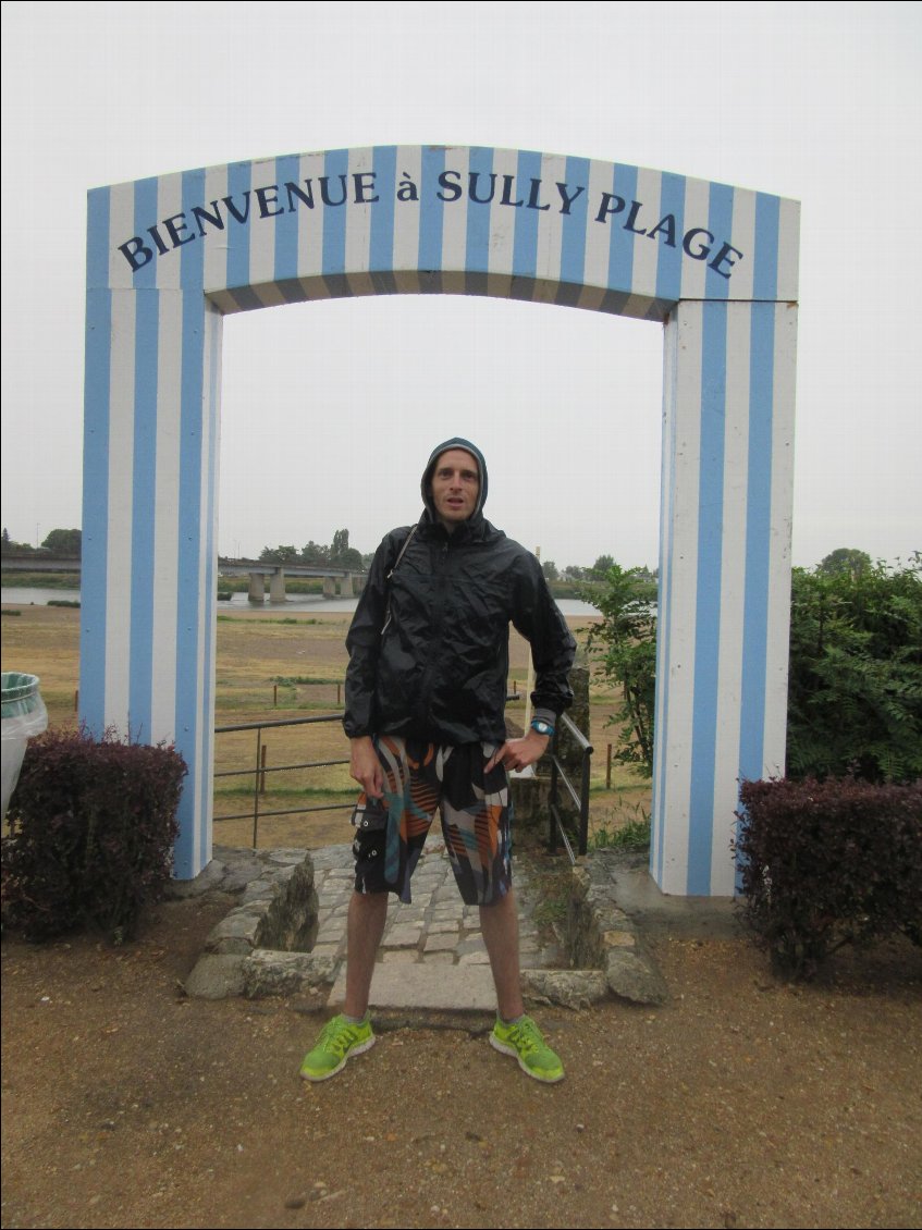 Bienvenue à Sully sous la pluie