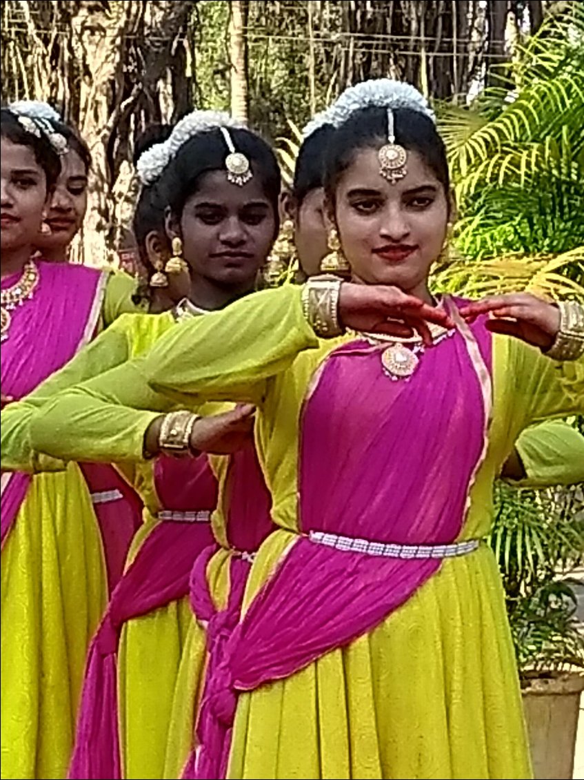 Nos belles danseuses ont fait le spectacle au mariage de Wikian et Anapurna