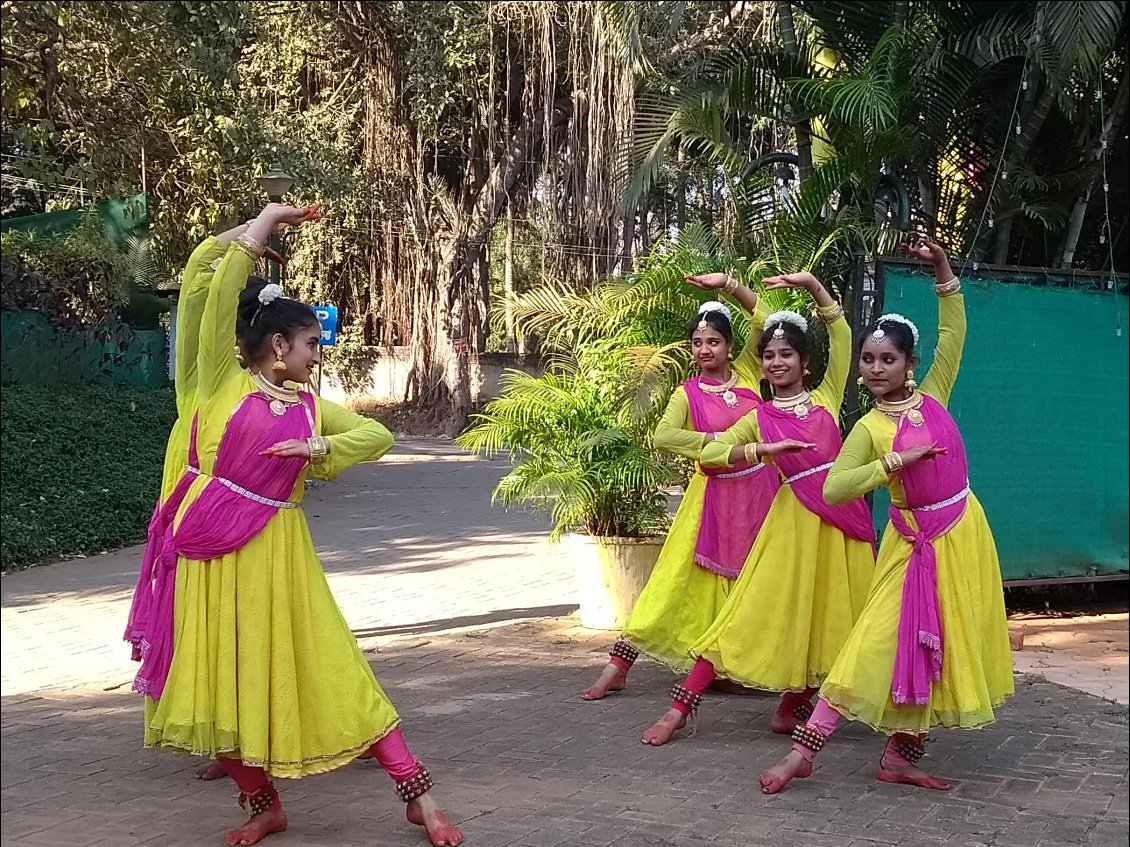 Nos belles danseuses ont fait le spectacle au mariage de Vikram et Annapurna.