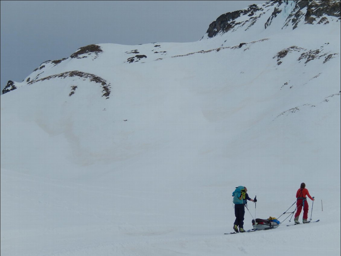 2 suédoises en ski avec un bébé de 7 mois dans la Pulka :-)