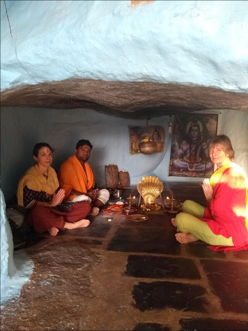 A l'intérieur du temple de RAMHA