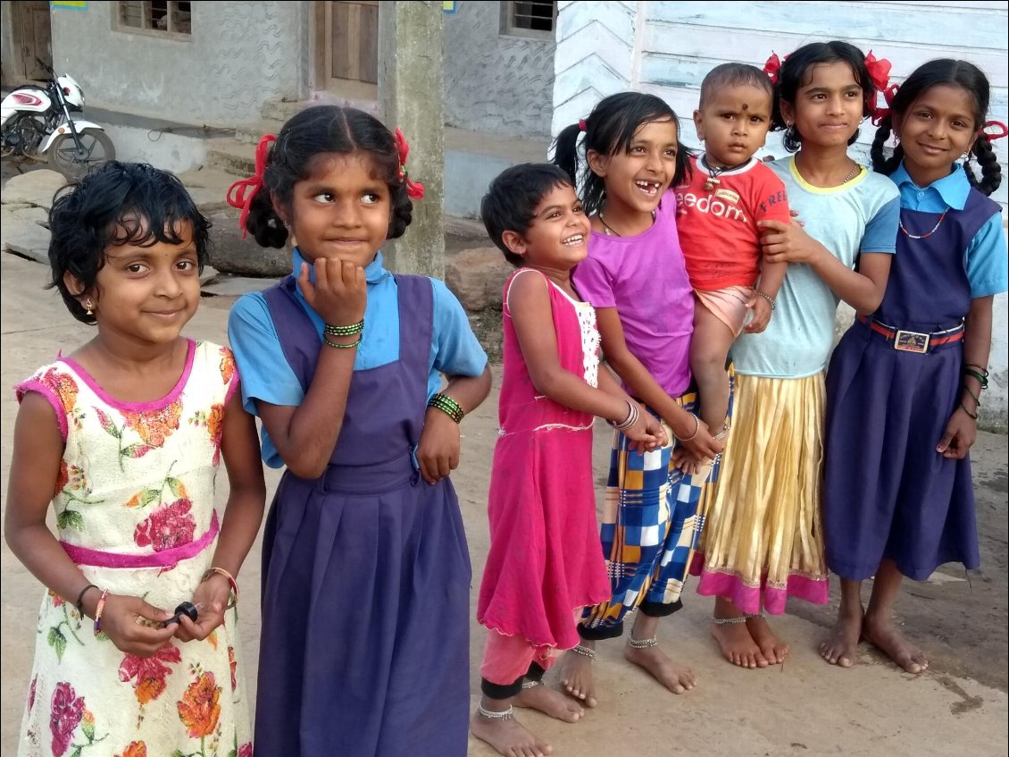 Des enfants du village de Kalkeri