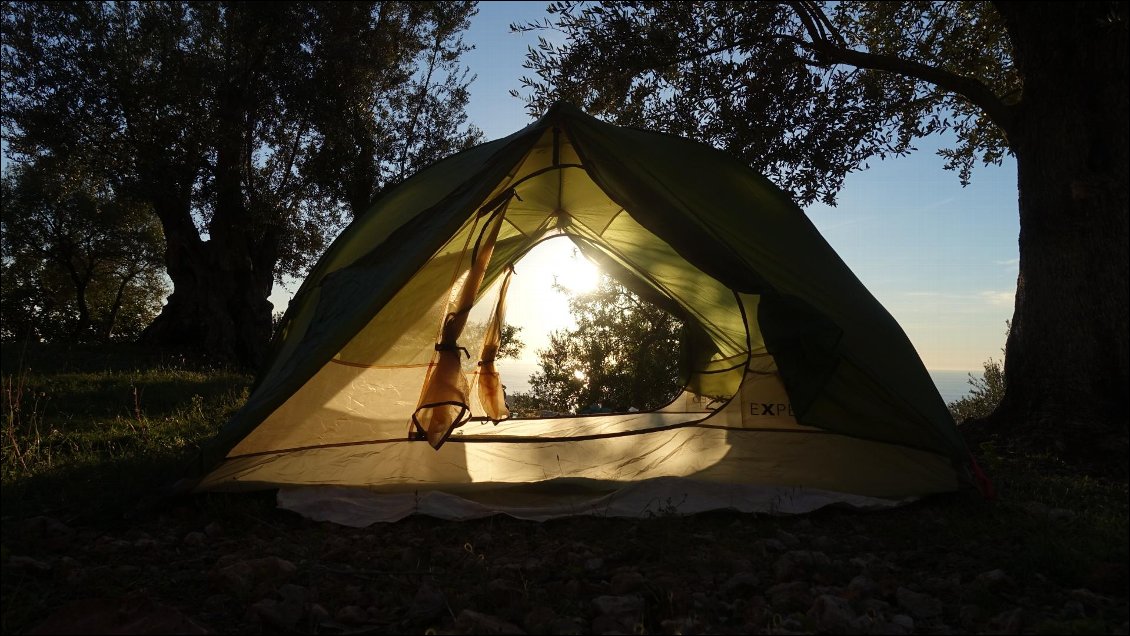 Trek aux Baléares, 6 jours à pied sans manger sur les sentiers de l’île de Majorque
Par Olivier et Johanna. Photo Carnets d'Aventures