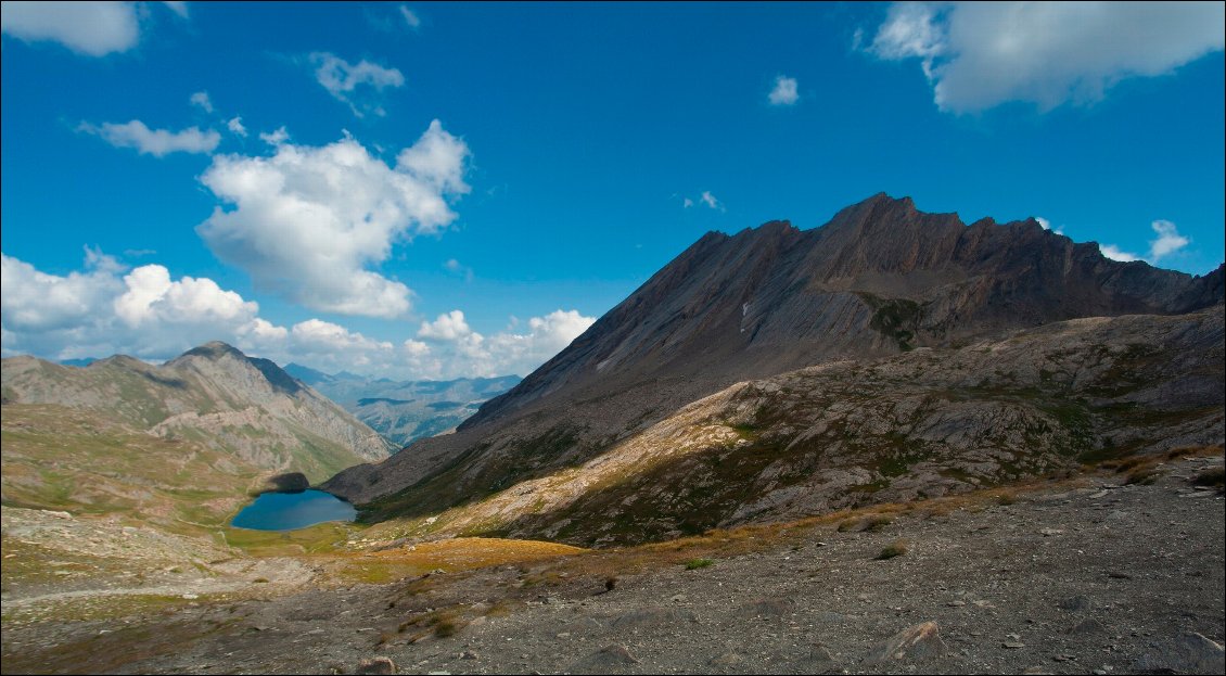 Depuis le Col Vieux, la crête de la Taillante plonge dans le vallon du Bouchouse.