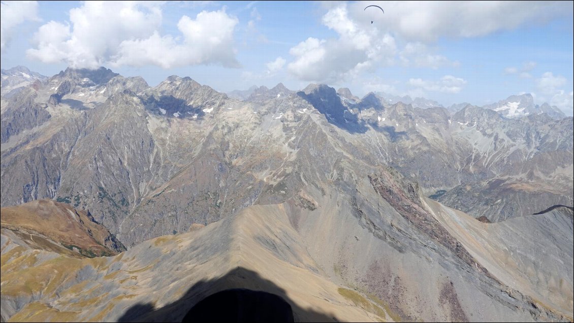 Dans le secteur de l'aiguille de Morges, entre les vallées du Champoléon et du Valgodemar, superbes couleurs !