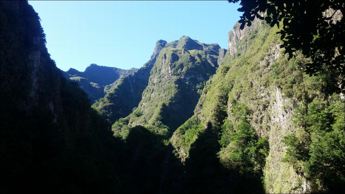 Beau point de vue depuis le sentier.