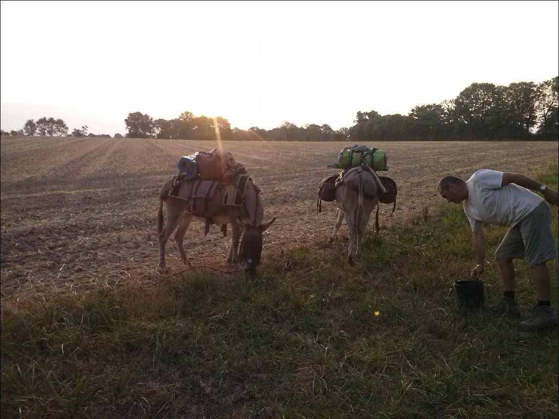 Il faut monter la tente ,nous mangerons ce soir à la lampe frontale !