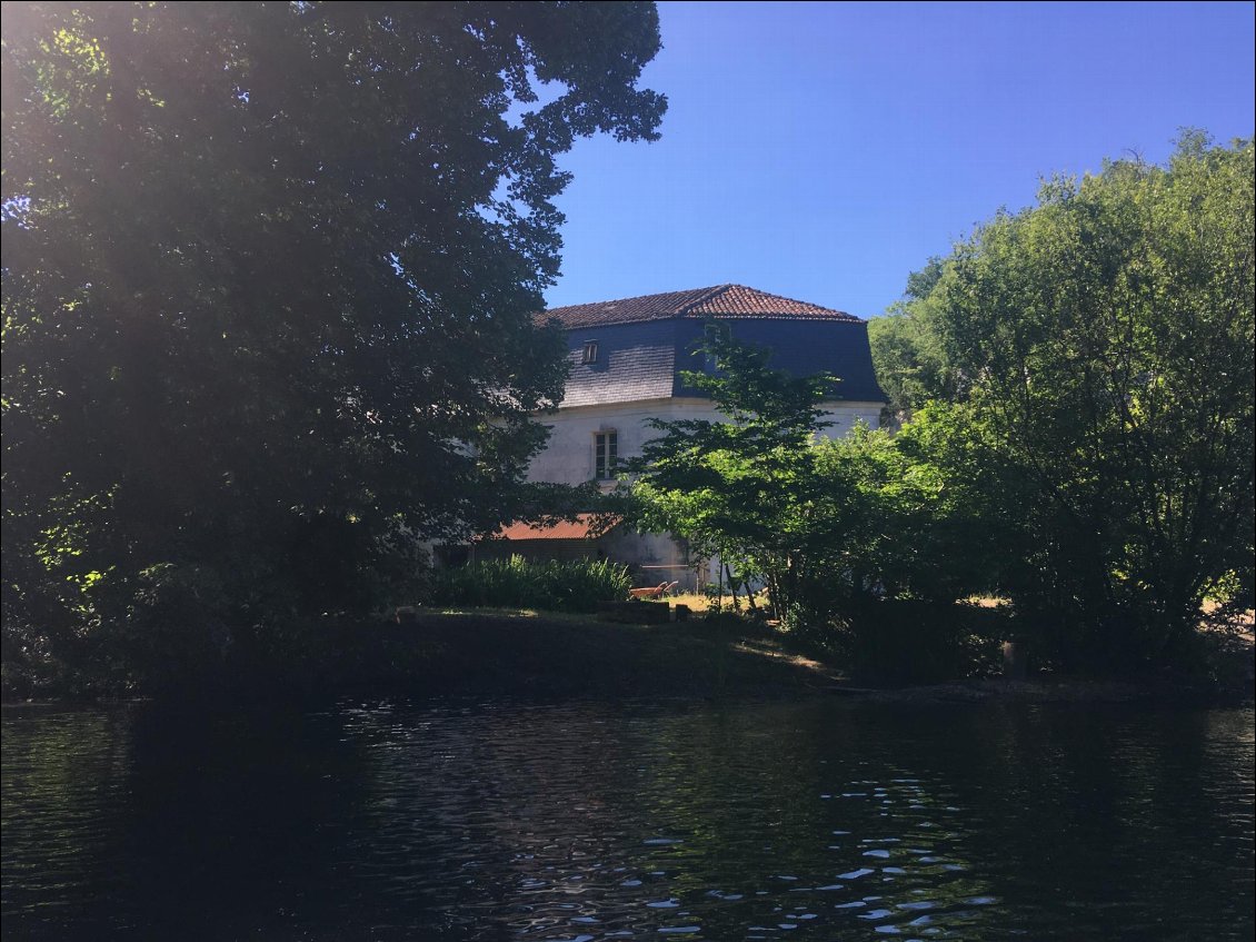 Couverture de La Dronne (24 - Dordogne) - Brantome - Tocane Saint Apre