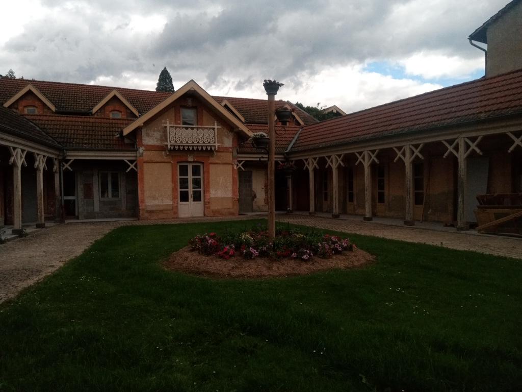Les anciens thermes de Sail sous couzan