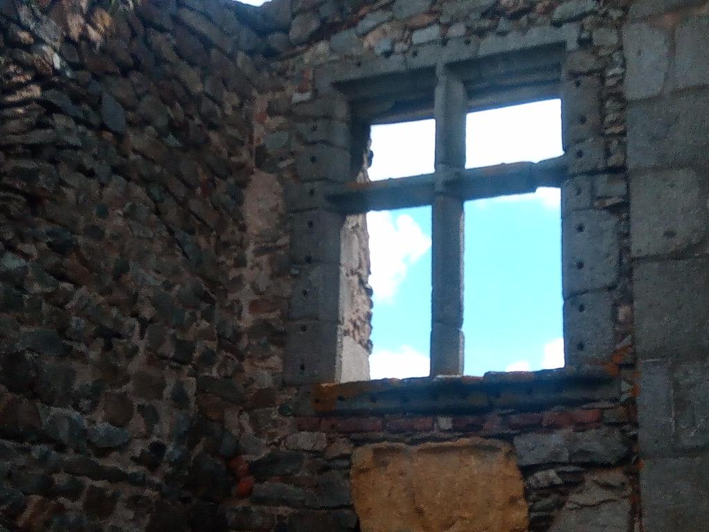 Fenêtre avec vue sur le ciel