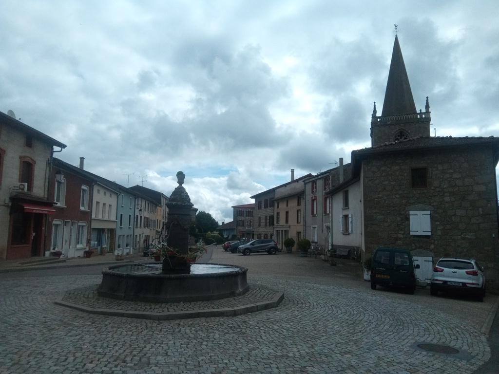 Dans le village de Saint Didier sous Rochefort