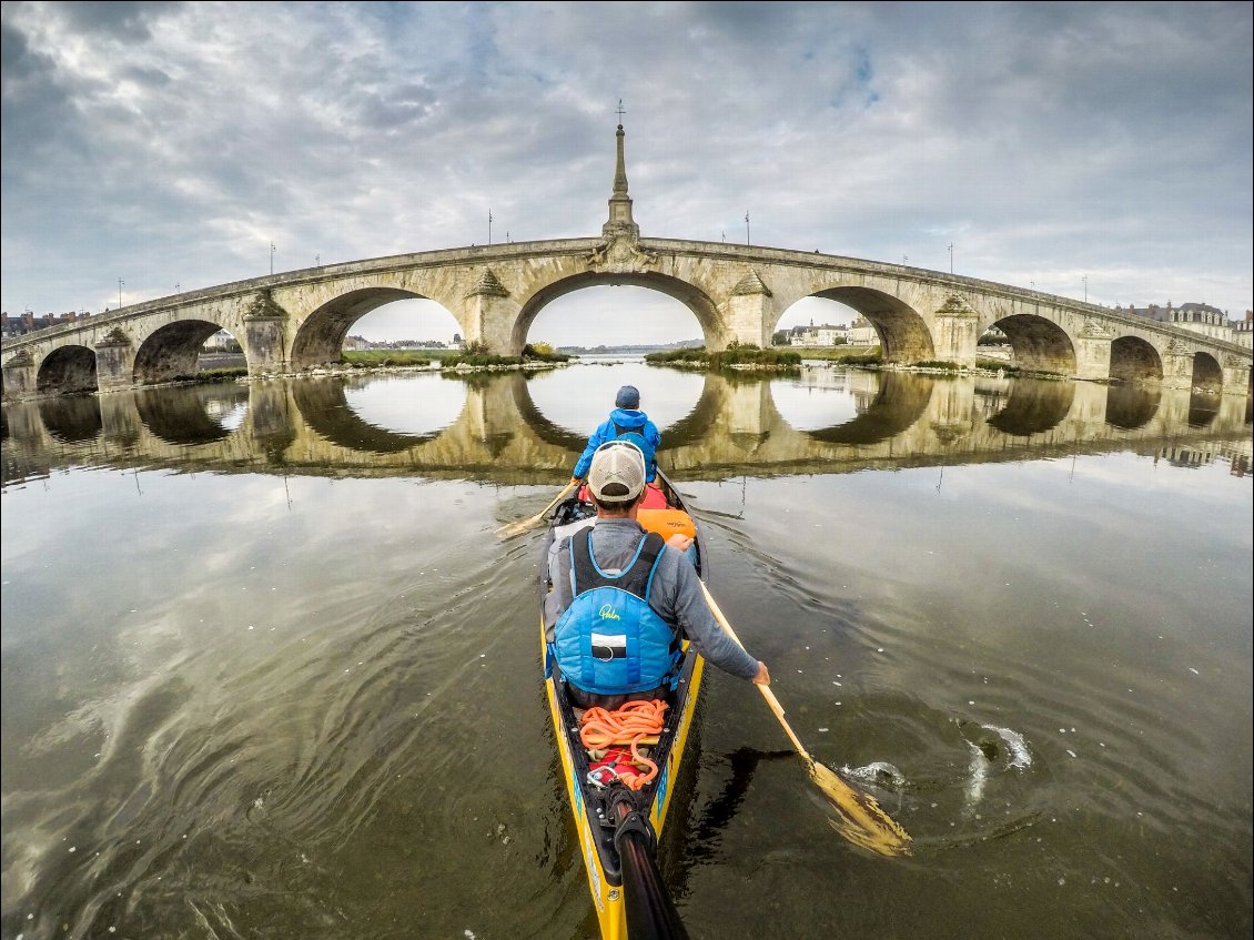 Traversée de la France en canoë, du Léman à l'Atlantique. Sur la Loire.
Photo : Paul Villecourt