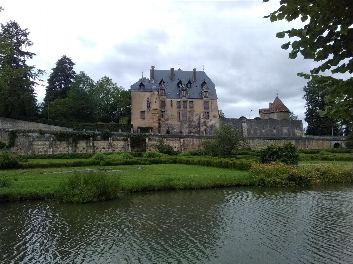 Château de Châtillon en Bazois.